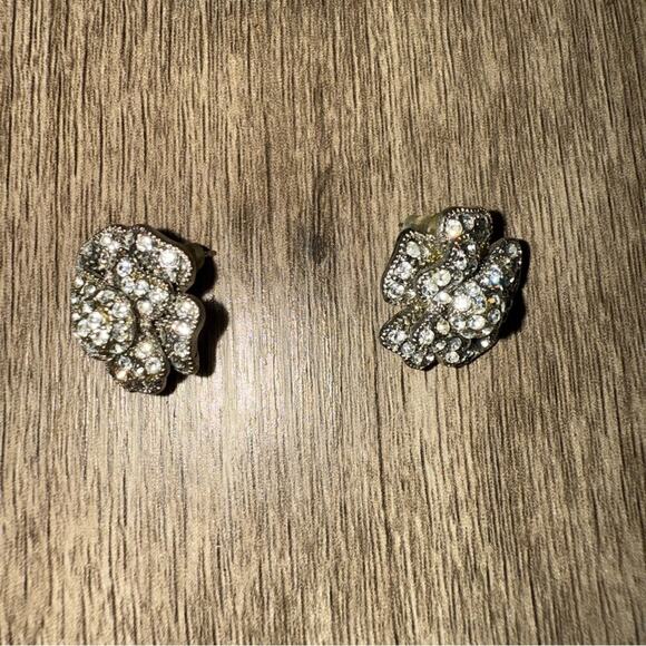 Rhinestone floral stud earrings - Picture 1 of 3